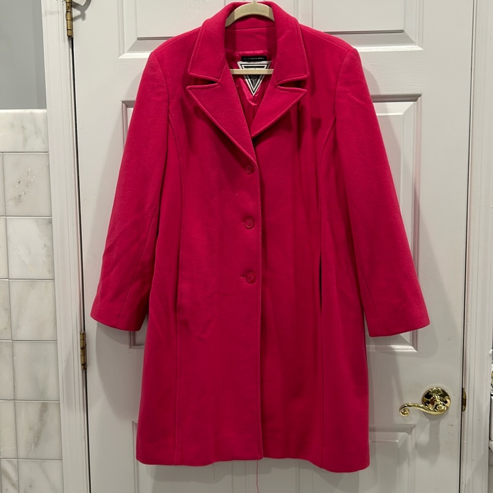 Marvin Richards, maiden Dominican Republic, hot pink, three button coat